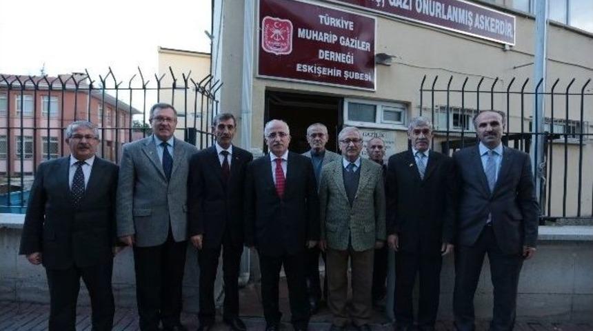 Vali Tuna, Muharip Gaziler Derneği Eskişehir Şubesi&rsquo;ni Ziyaret Etti