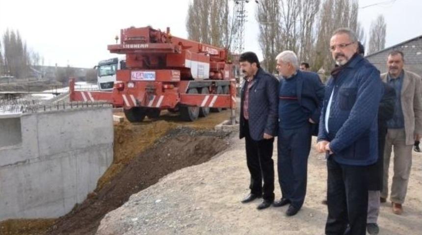 Ağrı Belediye Başkanı Sakık K&ouml;pr&uuml; &Ccedil;alışmalarını İnceledi