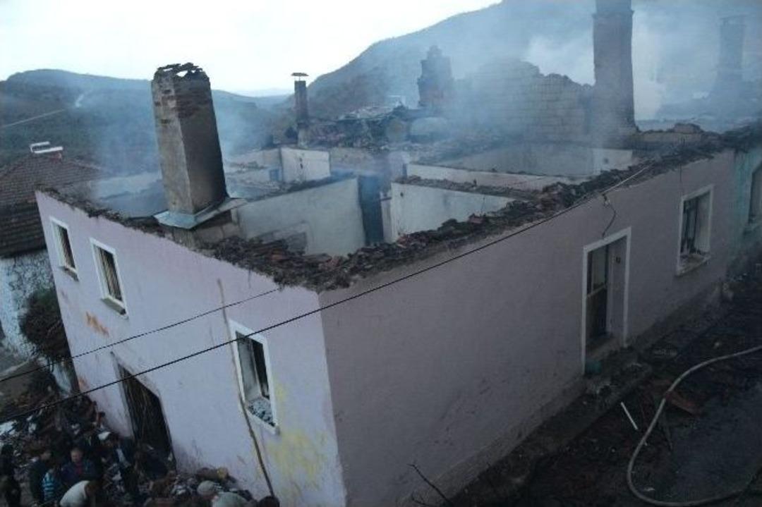 Manisa&rsquo;da 3 Ev K&uuml;l Oldu
