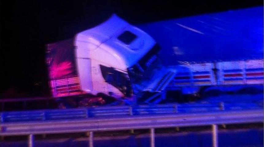 Tır Kazasında Faciadan D&ouml;n&uuml;ld&uuml;