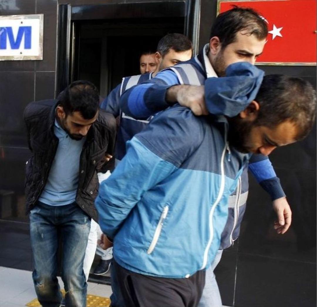 Antalya Kom&rsquo;dan Eş Zamanlı Operasyon: 13 G&ouml;zaltı