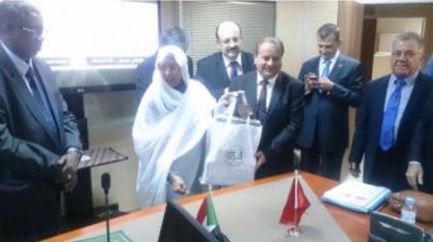 Y&ouml;k Başkanı Sara&ccedil; Rekt&ouml;r Savaş&rsquo;ı Tebrik Etti