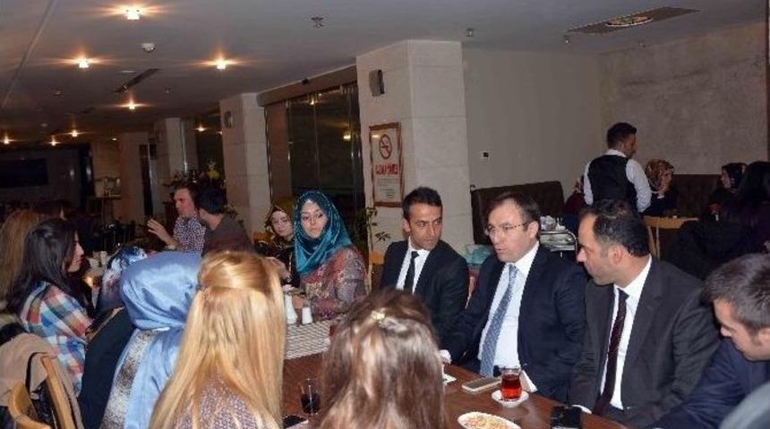 &Ouml;ğretmenler Yemekte Bir Araya Geldi