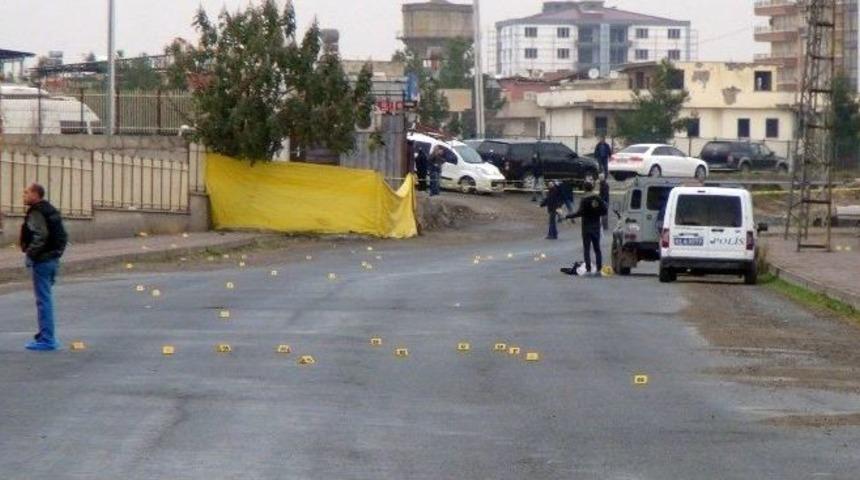 Polise &lsquo;beyaz Toros&rsquo;la Saldırı: 3 Polis Yaralı