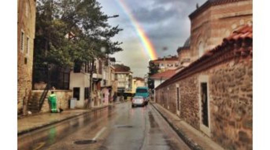 G&ouml;kkuşağı Bursa&rsquo;yı B&uuml;y&uuml;ledi