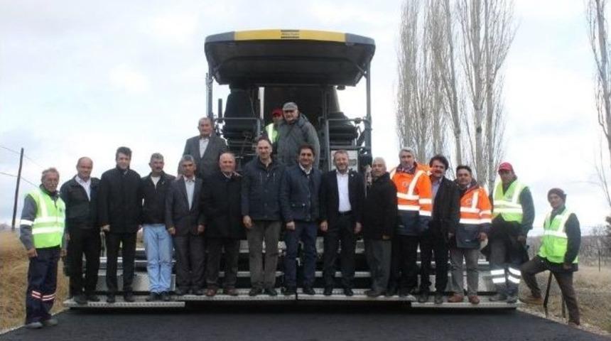 Gediz&rsquo;in K&ouml;ylerine Sıcak Asfalt