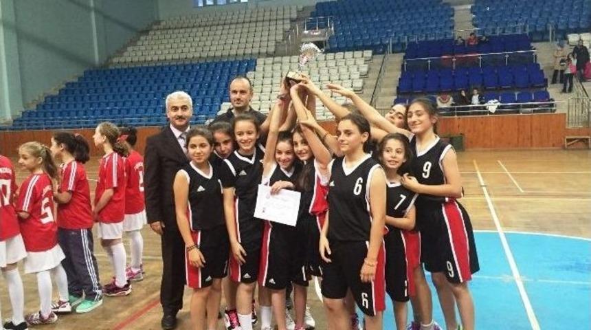 Rize&rsquo;de K&uuml;&ccedil;&uuml;kler Basketbol İl Birinciliği Sona Erdi