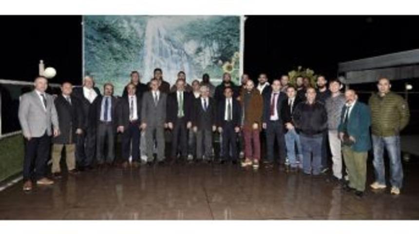 Akg&uuml;l&rsquo;den Dev Adamlara Moral Motivasyon Yemeği