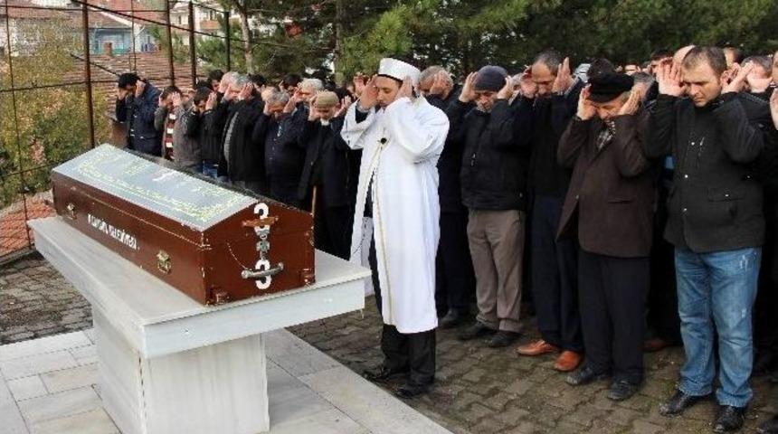 Kardeşi Tarafından &Ouml;ld&uuml;r&uuml;len Gen&ccedil; Son Yolculuğuna Uğurlandı