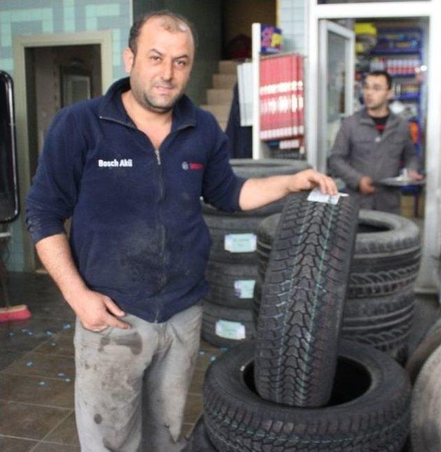 Oto Lastikçilerde Kış Lastiği Yoğunluğu