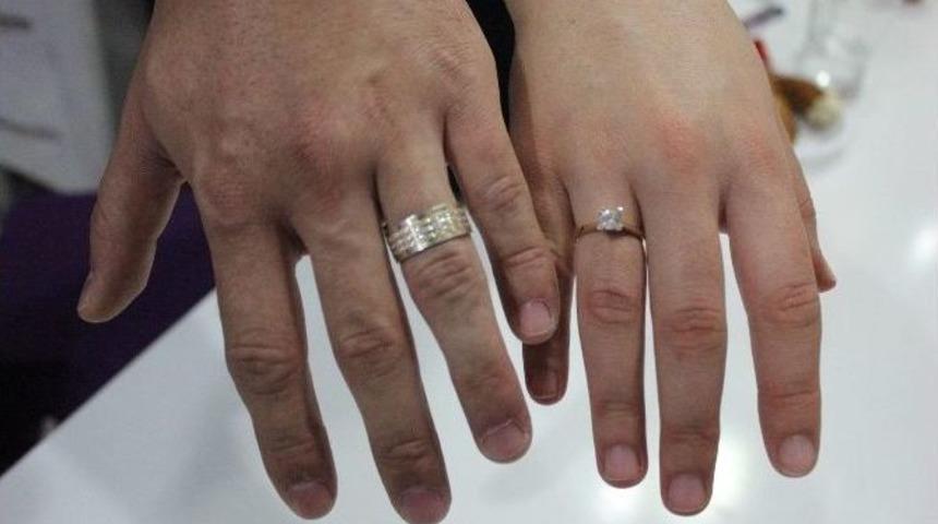 Prof. Dr. Ercan Abay: "sosyal Medya Aşkları H&uuml;sranla Bitiyor"