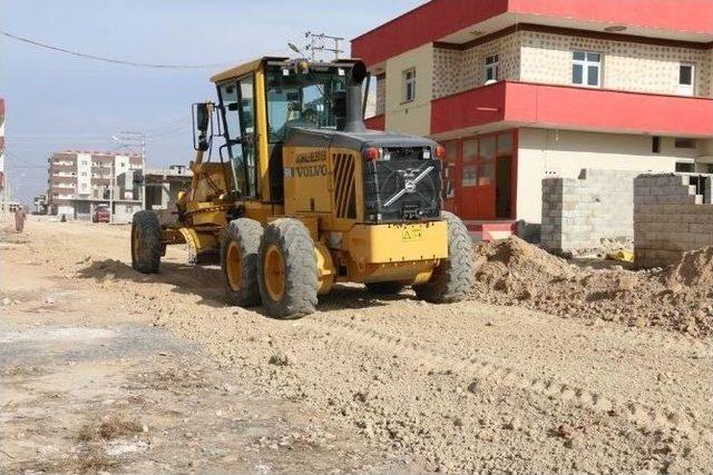 Ak&ccedil;akale&rsquo;de Yol Yapım &Ccedil;alışmaları Devam Ediyor 2