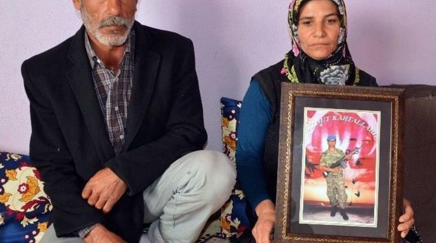 Işid&rsquo;in Ka&ccedil;ırdığı Askerin Ailesinin Umutlu Bekleyişi S&uuml;r&uuml;yor