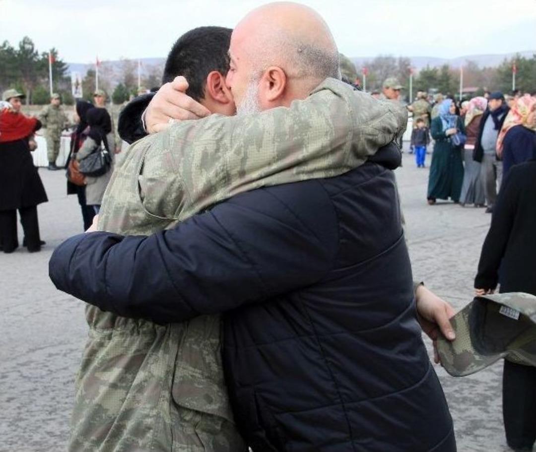 Sivas&rsquo;ta Acemi Erlerin Duygusal Yemin T&ouml;reni