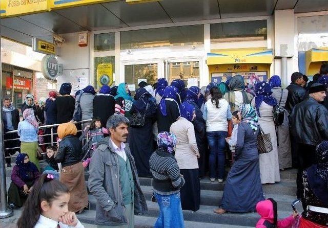 Siverek’te Öğrenci Parası Ödemesinde Yoğunluk