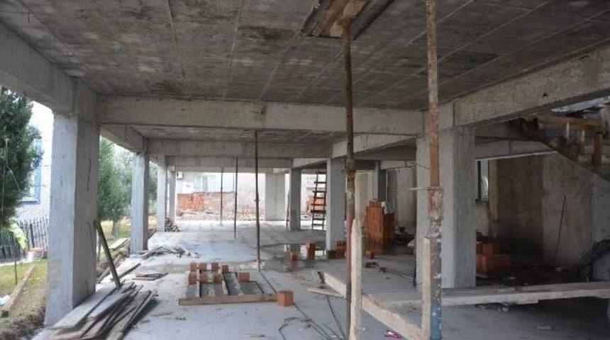 Akpınar &Ccedil;ok Ama&ccedil;lı Salon Hızla Y&uuml;kseliyor