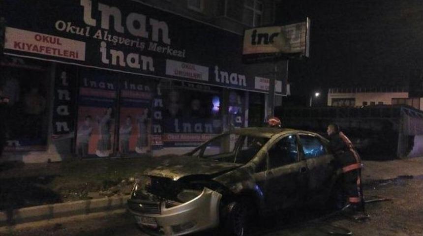 Yanan Otomobil Kullanılmaz Hale Geldi