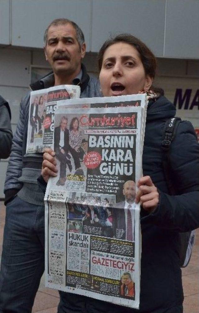 Gazeteci Dündar’ın Tutuklanmasını Protesto Ettiler