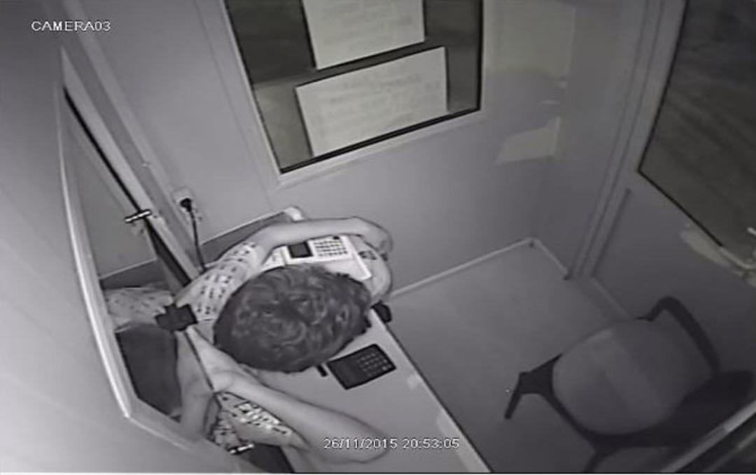 Hırsızlar Go-kart Bileti &Ccedil;alarken Kameraya Yakalandı