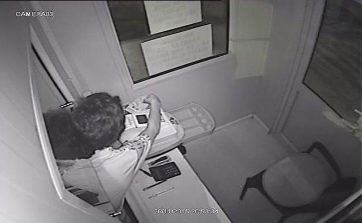 Hırsızlar Go-kart Bileti Çalarken Kameraya Yakalandı G3