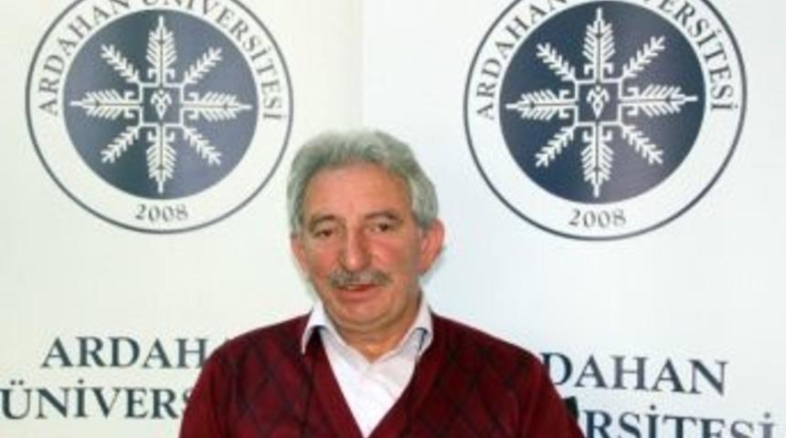 Ar&uuml;&rsquo;l&uuml; Akademisyen, Kazakistan&rsquo;da Kurs Verecek