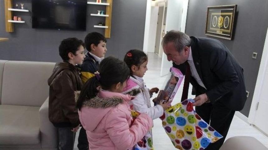 &Ouml;ğrencilerden Başkan Şahiner&rsquo;e Teşekk&uuml;r Ziyareti