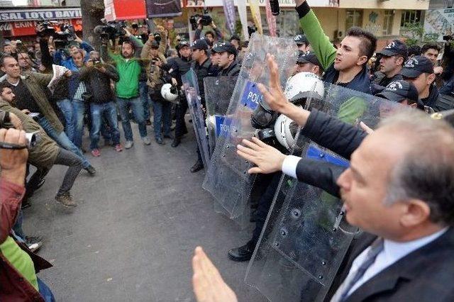 Başkent’te Dündar Ve Gül’e Destek Eyleminde Gerginlik