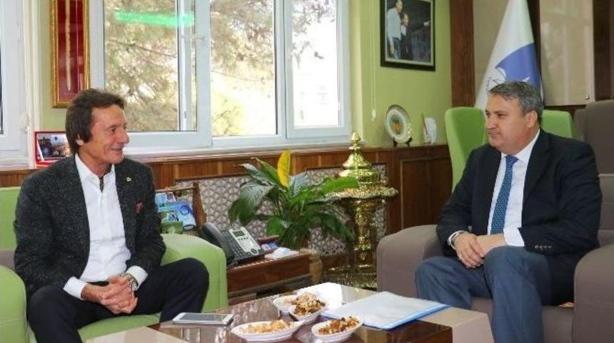 İş Adamı Zorlu&rsquo;dan Başkan &Ccedil;er&ccedil;i&rsquo;ye Ziyaret