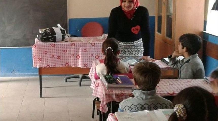 Muşlu Minik &Ouml;ğrenciler Giydirildi