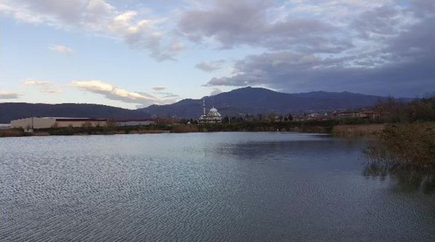 Eski Bakan G&uuml;ll&uuml;ce&rsquo;den Akyazı&rsquo;ya Tam Not