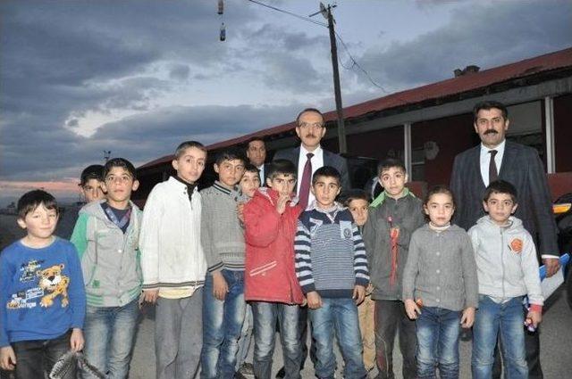 Muş Valisi Yavuz &Ouml;ğrencilerle Bir Araya Geldi 1