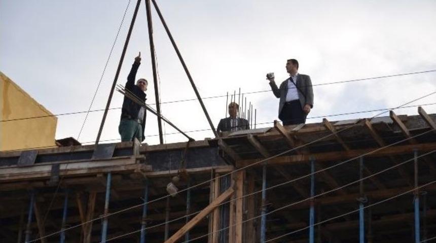 İşe Başladığı G&uuml;n Akıma Kapılarak &Ouml;ld&uuml;