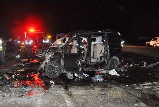 Uşak’ta Trafik Kazası: 3 Ölü, 3 Yaralı