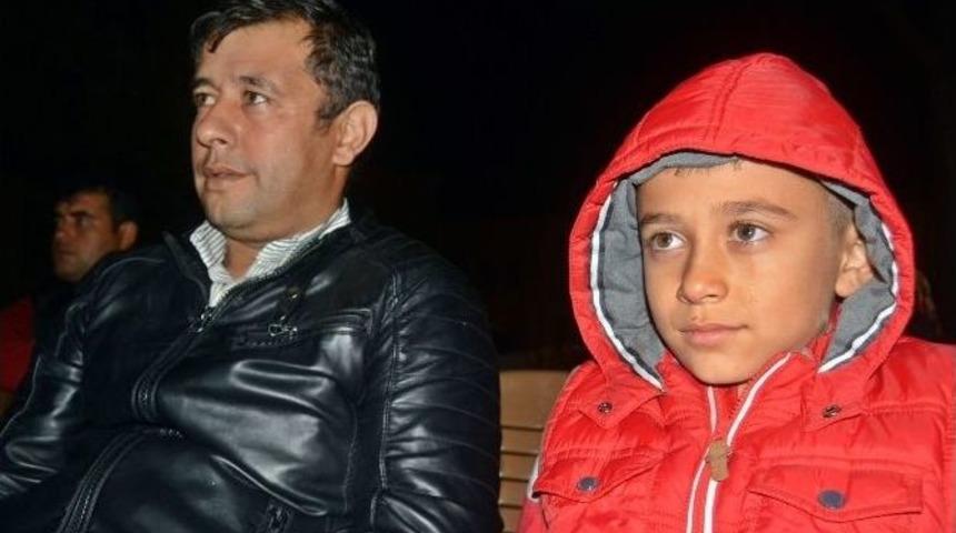 Demre&rsquo;de Yaşayan 11 Yaşındaki &Ouml;mer, Sinemayla Tanıştı