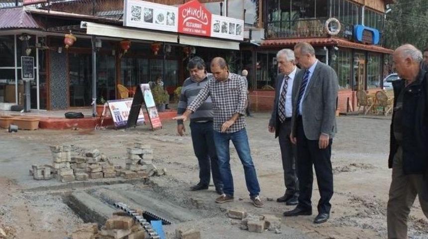Başkan Atabay, Akb&uuml;k&rsquo;te Yağmur Suyu Hattı &Ccedil;alışmalarını İnceledi