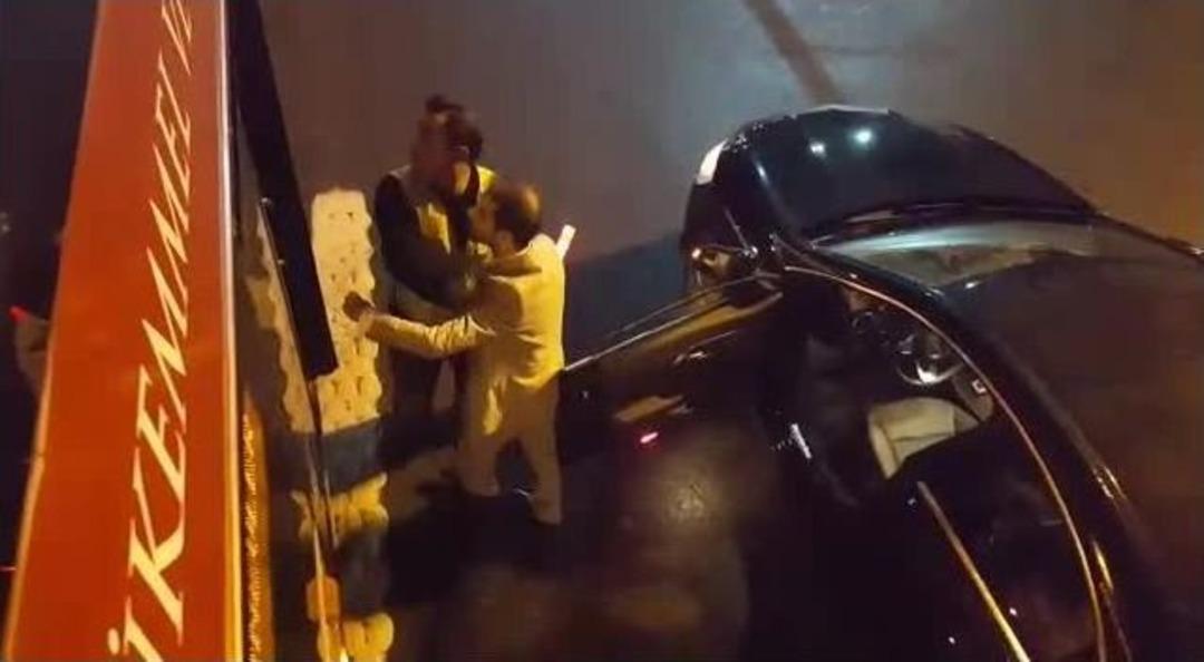 Saldırdığı Otob&uuml;s Şof&ouml;r&uuml;nden Dayak Yiyince Rahatladı