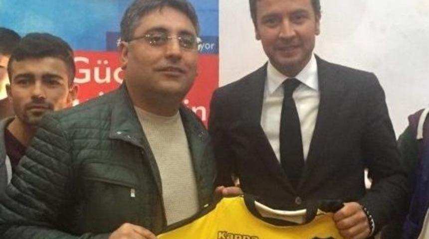 &Ccedil;at Belediye Başkanı Duru&rsquo;dan, Futbolcu H&uuml;rriyet&rsquo;e Transfer Teklifi