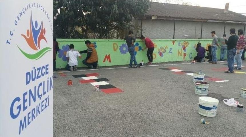 Gen&ccedil;ler İyilik Peşinde