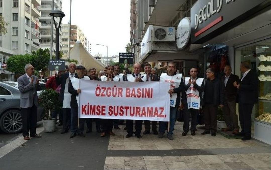 Adanalı Gazetecilerden D&uuml;ndar Ve G&uuml;l&rsquo;&uuml;n Tutuklanmasına Tepki