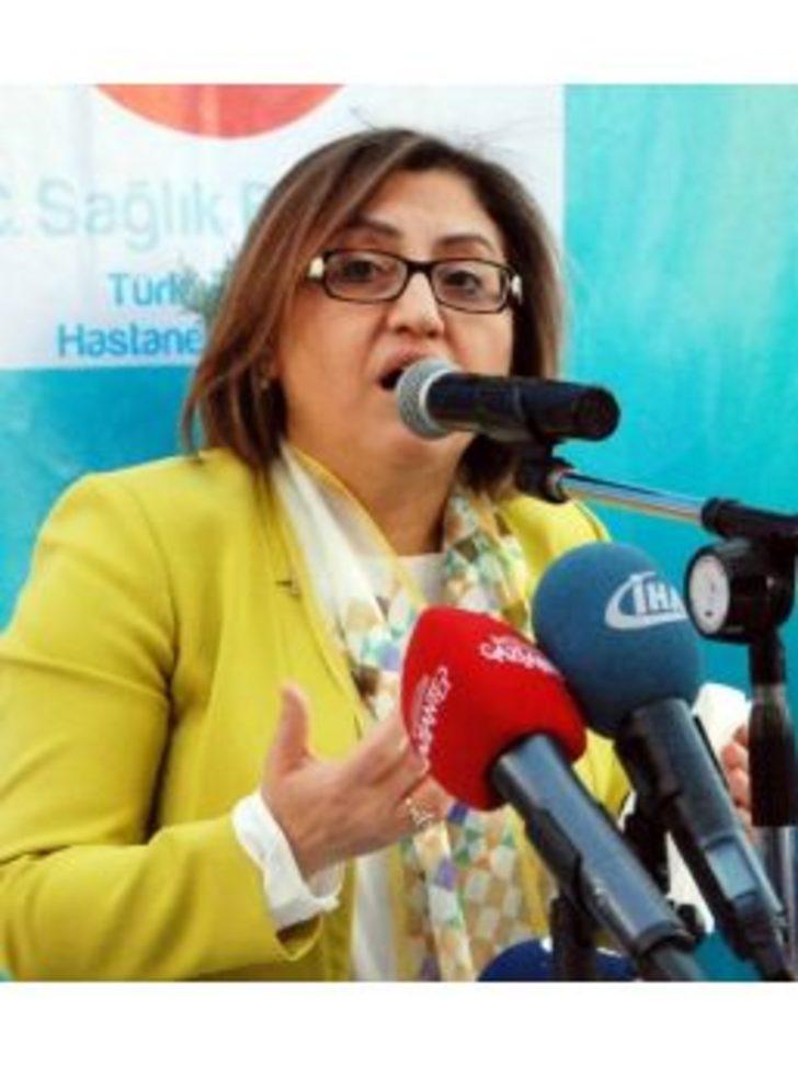 Gaziantep Büyükşehir Belediye Başkanı Fatma Şahin’den Tahir Elçi’nin Ailesine Baş Sağlığı