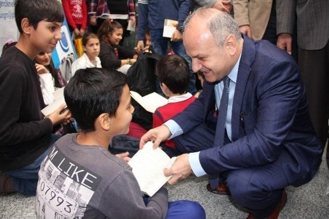 Mersin&rsquo;in İlk Kitap Fuarı A&ccedil;ıldı