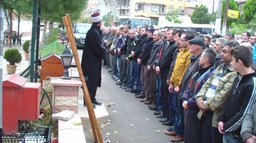 Soğan Koparırken Tırmığın &Uuml;zerine D&uuml;ş&uuml;p &Ouml;ld&uuml;