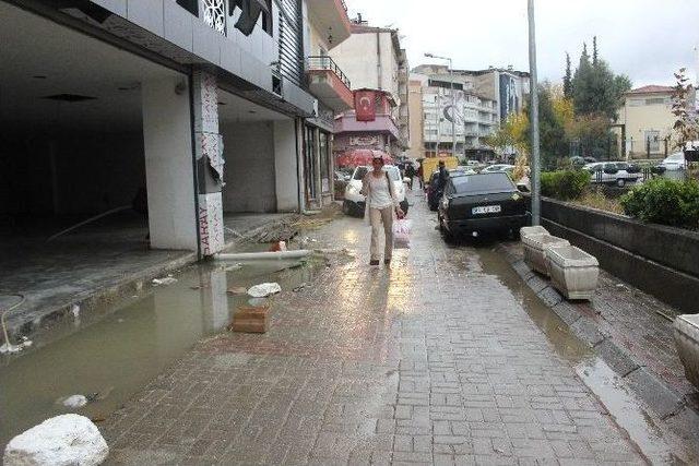 Aydın’da Yağışların Ardından Tabakhane Deresi’nin Rengi Değişti