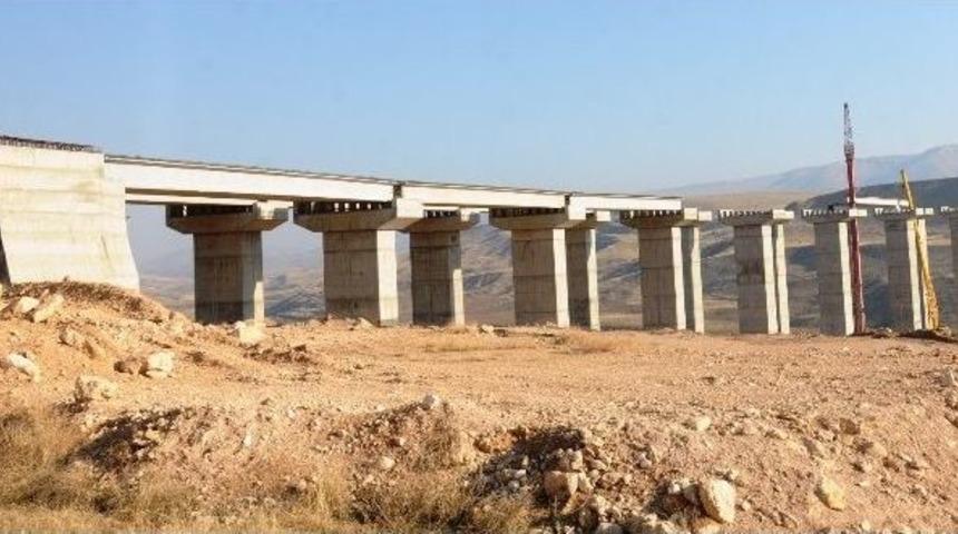 Batman&rsquo;da K&ouml;pr&uuml; İnşaatında Kaza: 1 Yaralı