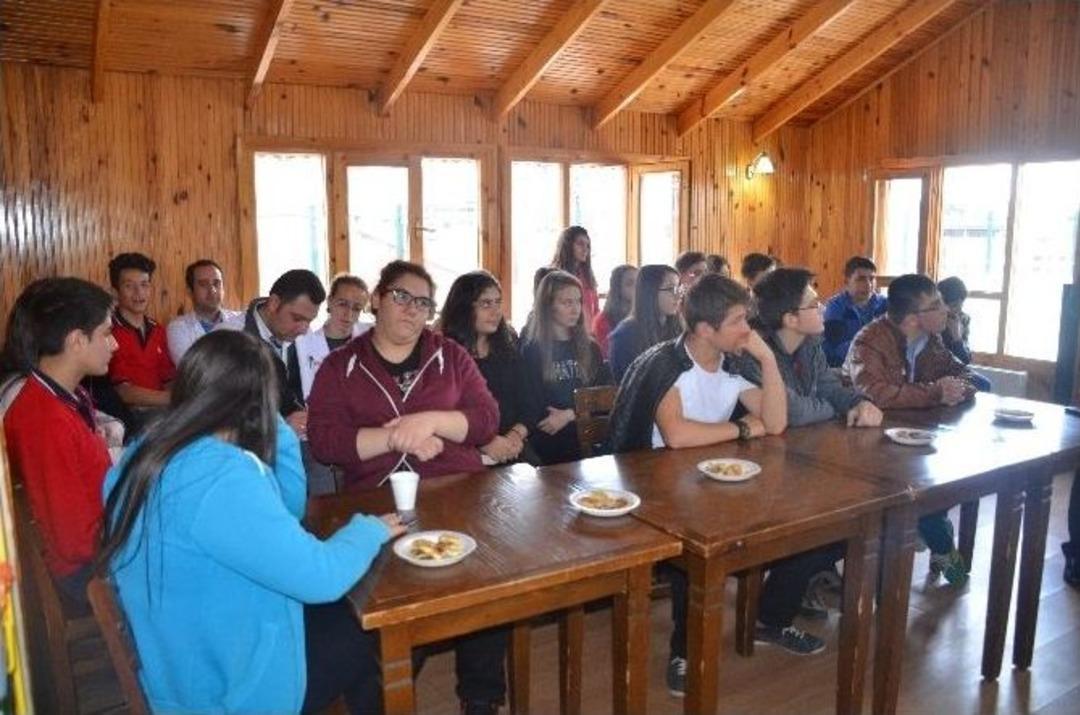 Eğitimci-yazar Uysal, &Ouml;ğrencilerle Buluştu