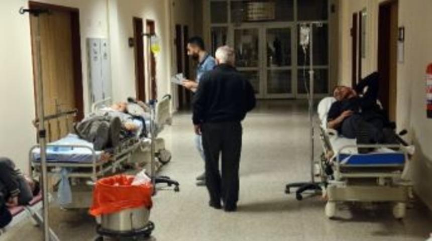 Tavuk D&ouml;ner Yiyen İş&ccedil;iler Zehirlendi