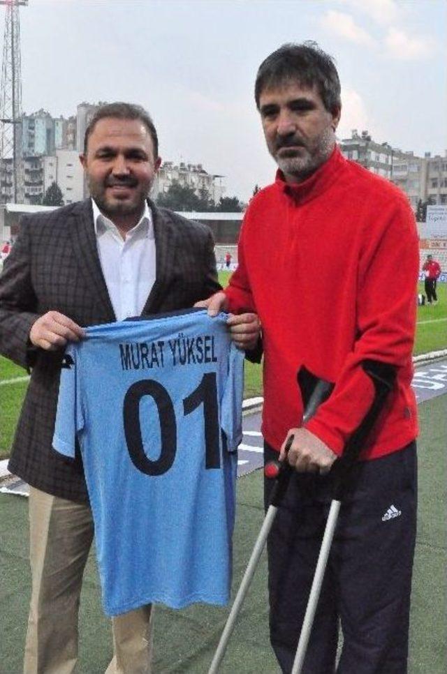 Adana Demirspor’dan Emektarlara Plaket