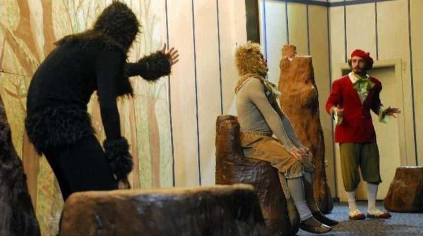 Minik Tiyatroseverlere &Ccedil;evre Bilinci Aşılandı