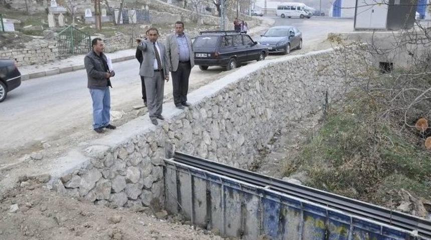 G&uuml;r&uuml;n Belediye Başkanı &Ccedil;ift&ccedil;i İnşaat Alanlarında İncelemelerde Bulundu