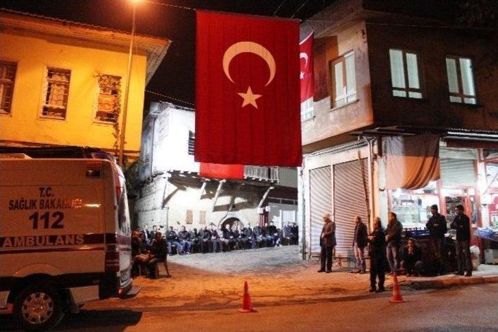 Şehidin Baba Ocağı Türk Bayraklarıyla Süslendi